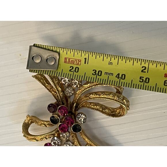 Vintage CORO Pin Brooch Pink Purple Gold-Tone Ribbon Signed Missing Stones - Picture 11 of 11